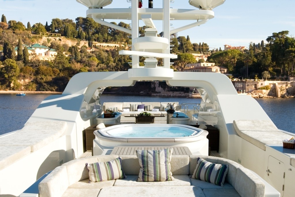 yacht-malibu-amels-charterworld-luxury-superyacht-charters